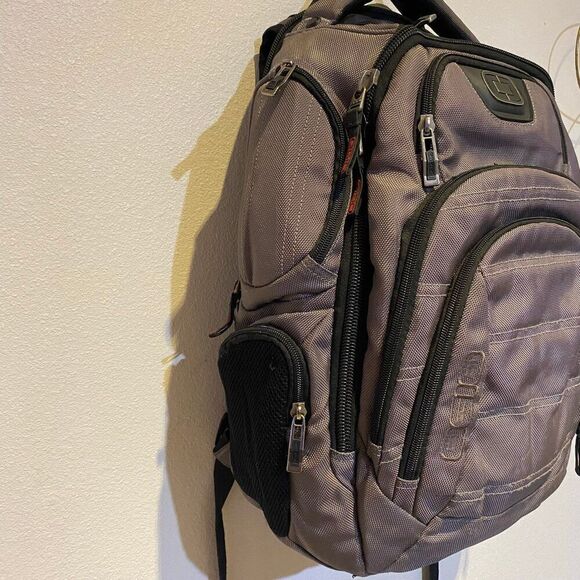 Ogio Backpack Gambit Pack Back/Silver - Picture 3 of 11